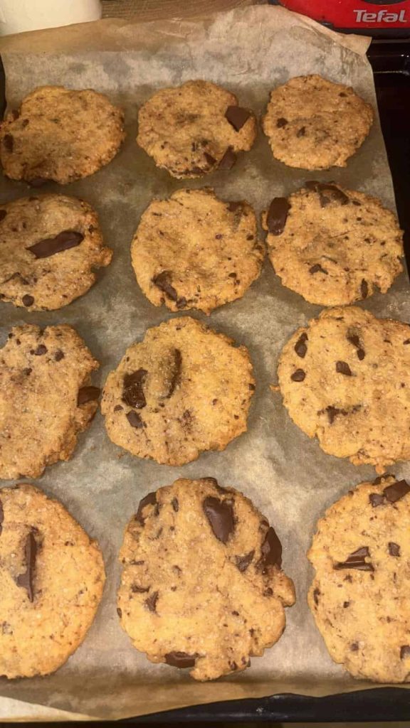Chocolate chip cookies čokoladni keksići